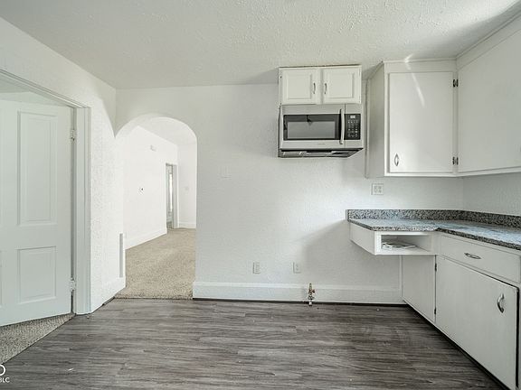 5th image of 1433 W 5th St