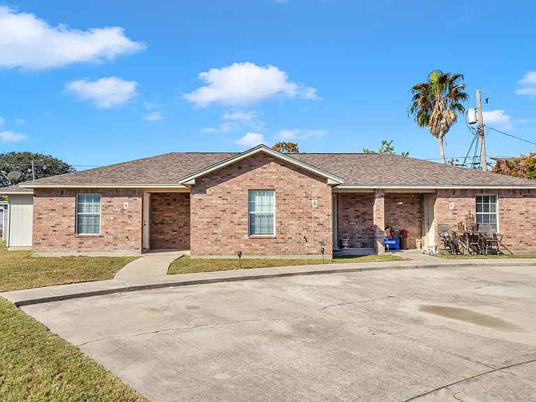 2105 Westwind Cir #A — Photo 1