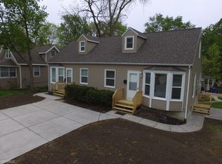 423 32nd St NE, Cedar Rapids, IA 52402
