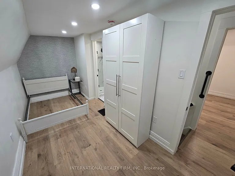 793 Dufferin St #UPPER — Photo 15