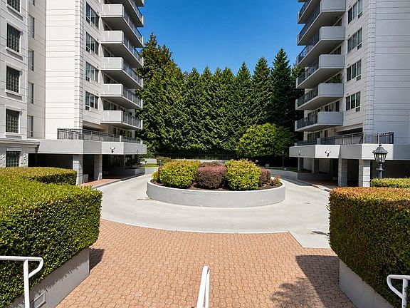 2nd image of 551 Austin Ave #1101