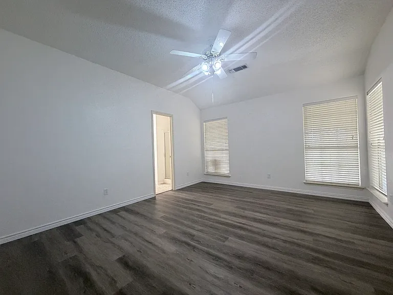2207 Hickory Wood Trl — Photo 36