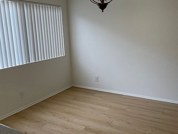 2nd image of 2118 Euclid Cir