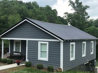 121 Christian Creek Rd, Swannanoa, NC 28778