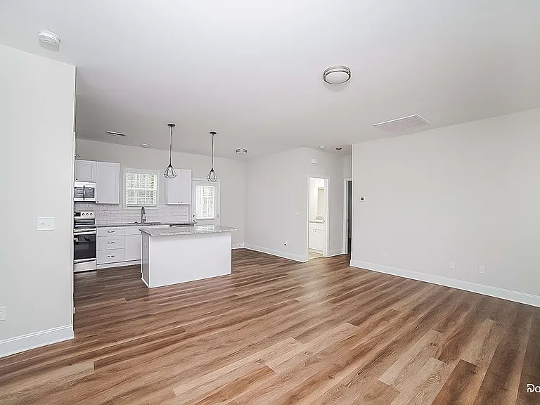 2048 Claxton Dr — Photo 6