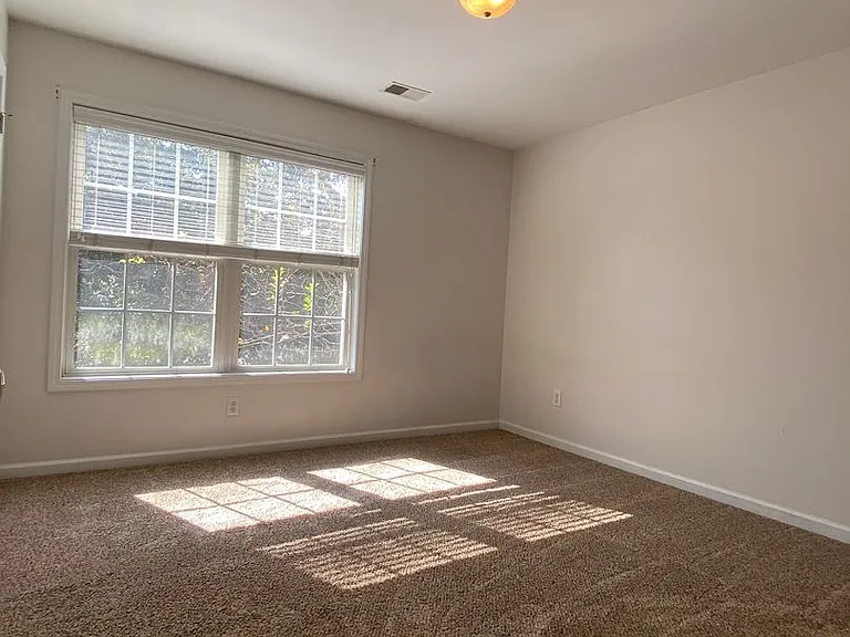 399 Wormwood Ln — Photo 6