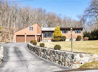 30 Cedar Rd E, Katonah, NY 10536