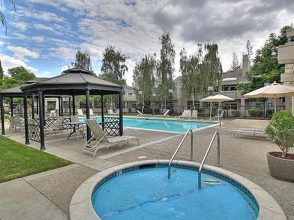 4th image of 1669 Parkview Green Cir