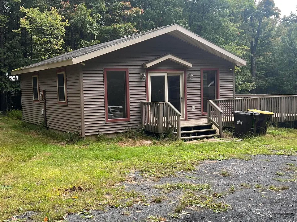 216 Colonial Ct
