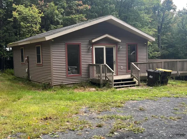 216 Colonial Ct, Stroudsburg, PA 18360