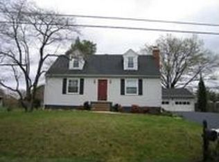 207 Riverview Dr, Fredericksburg, VA 22405