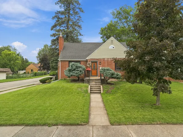 616 W 11th St, Sterling, IL 61081