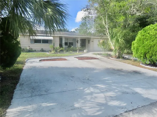 6200 Emerald Dr, New Port Richey, FL 34653