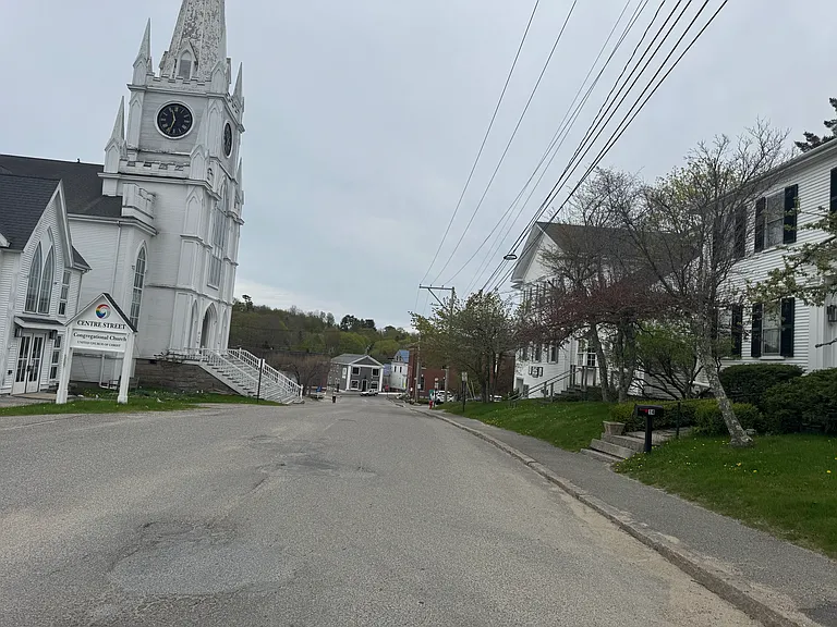 14 Center St — Photo 27