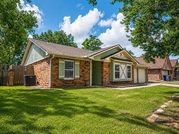 3rd image of 6903 Briarfield Dr