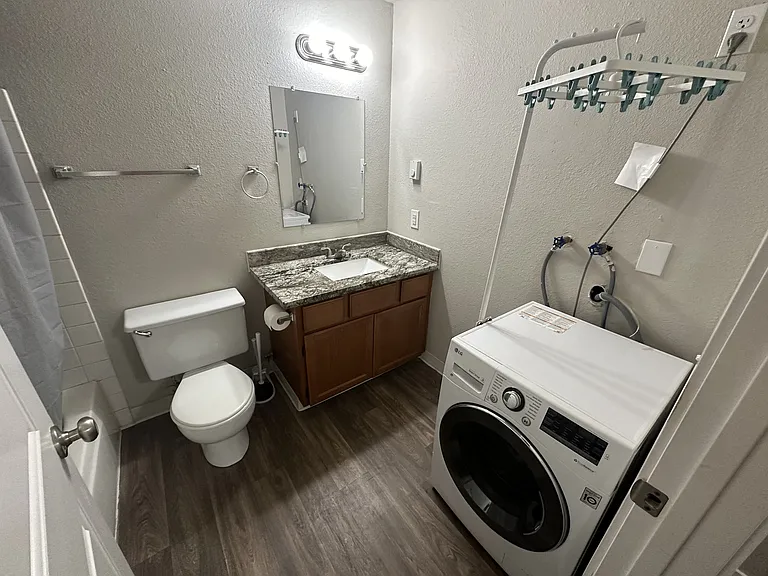 Bridgeport 9 Townhomes — Photo 26