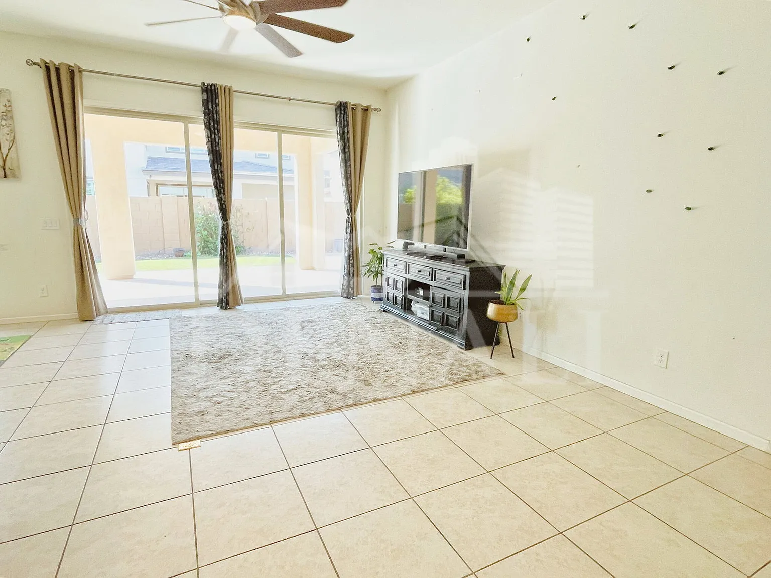 3 bed, 2.0 bath, 1712 sqft, $2,495 — Photo 3