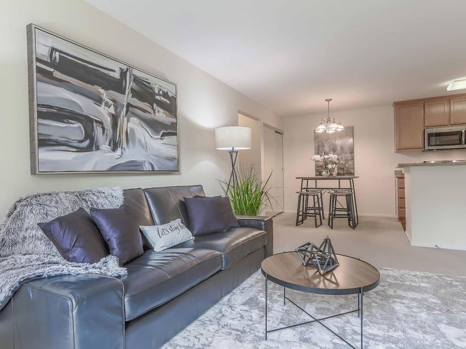 1st image of 2673 Somerset Park Cir