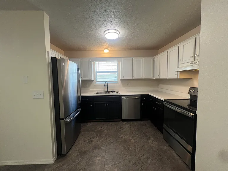 204 E Robberson St — Photo 10