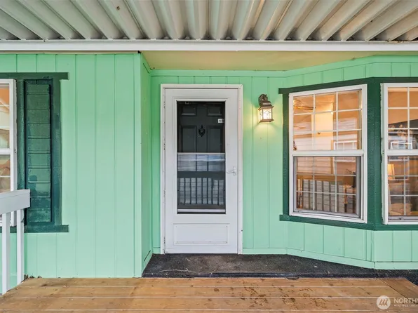 998 Mahogany Lane NW, Bremerton, WA 98383