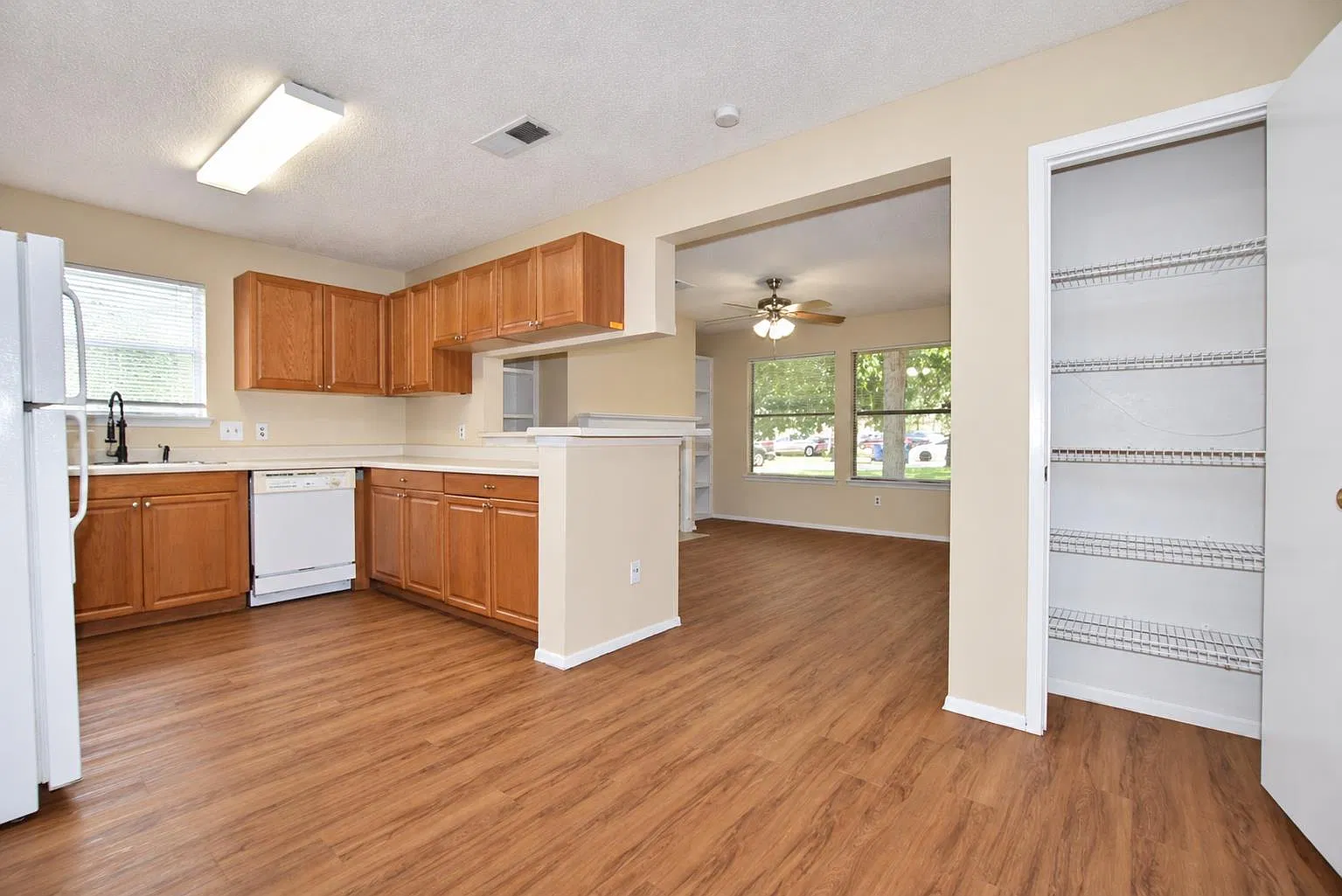 2 bed, 2.0 bath, 1020 sqft, $1,375 — Photo 4