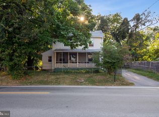 907 Rollins Ave, Capitol Heights, MD 20743