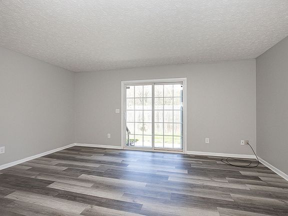 3rd image of 424 Angela Ln