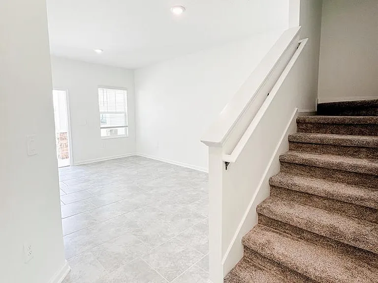2768 Pierr St — Photo 6