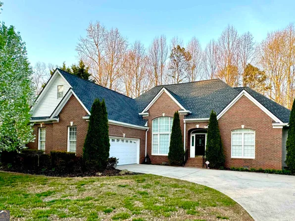 114 Springbrook Dr, Cornelia, GA 30531