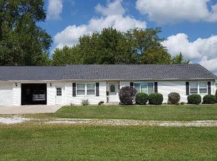 109 E 4th St, Golden, IL 62339