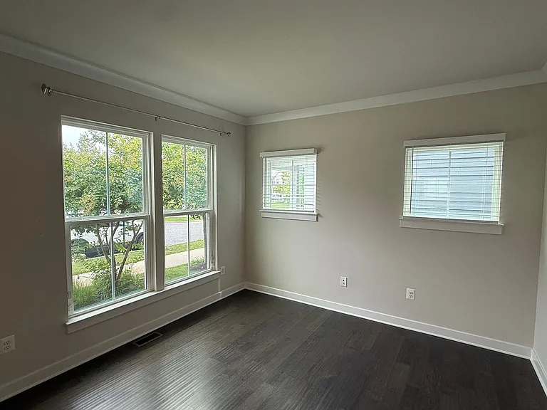 506 Ladywell St — Photo 14