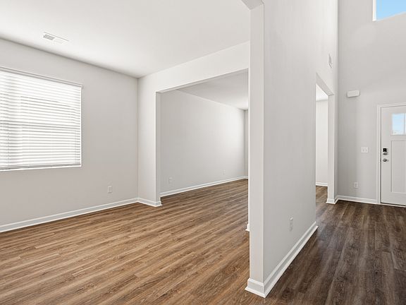 5th image of 204 Friendship Oak Way