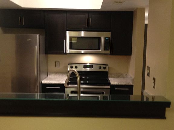 2nd image of 3105 W Horatio St #C13