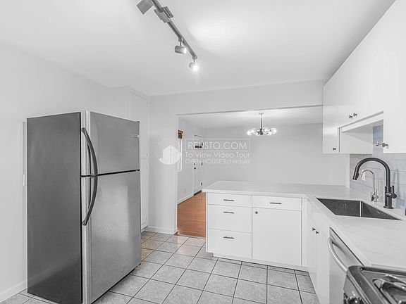 5th image of 924 Aileen St APT B