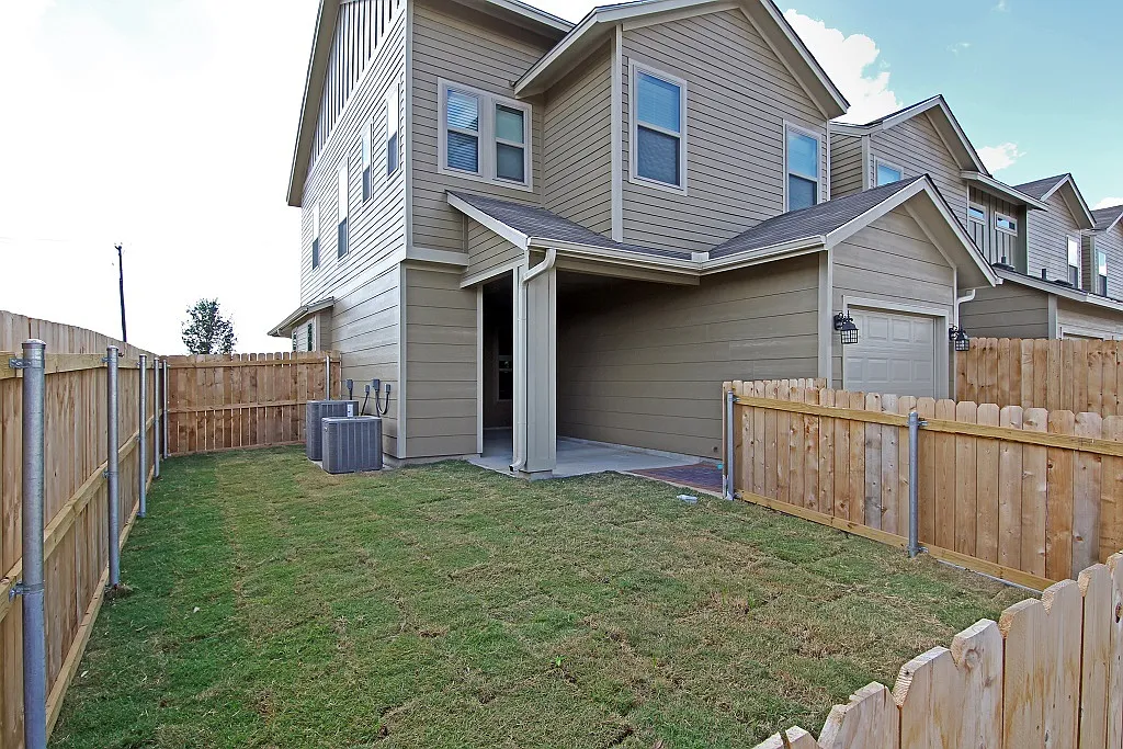619 Westfield Boulevard - 619 — Photo 2