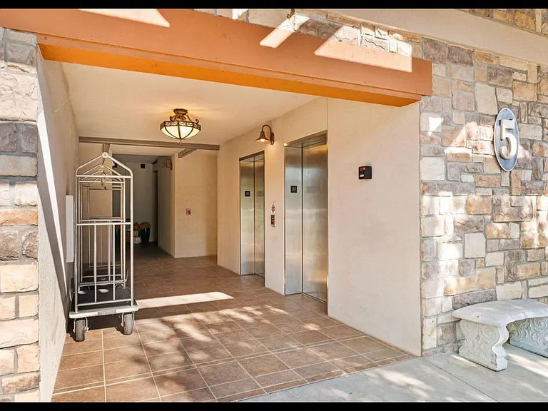 250 Lakewood Dr #5205 — Photo 2