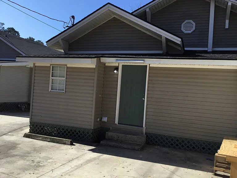 115 Rosedale Ave — Photo 2