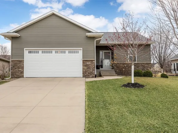 295 S Blairsferry Xing, Hiawatha, IA 52233