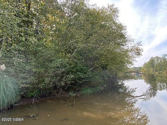 3rd image of 171 Bluegill Rd