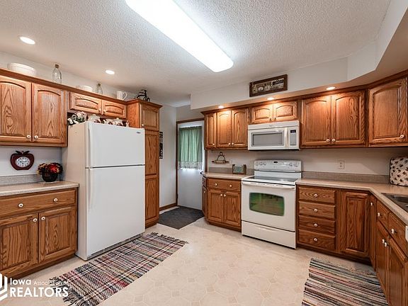 5th image of 22789 195th St