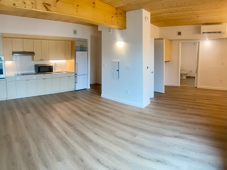 154 Broadway #210 — Photo 3