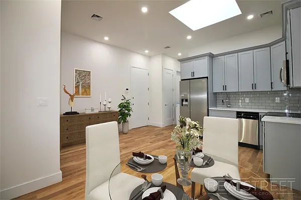 Rented by Real Street Inc | media 11