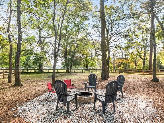 4th image of 16926 Provencher Rd