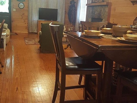3rd image of 482 Peaceful Valley Dr