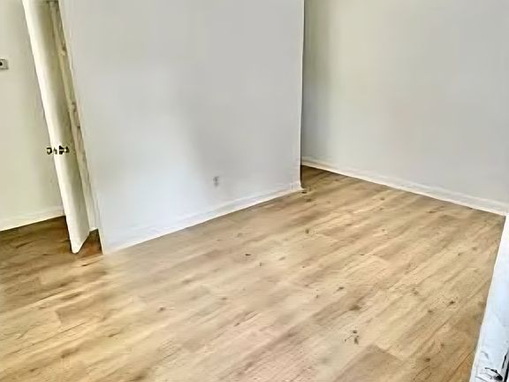 5th image of 10132 Duke Dr