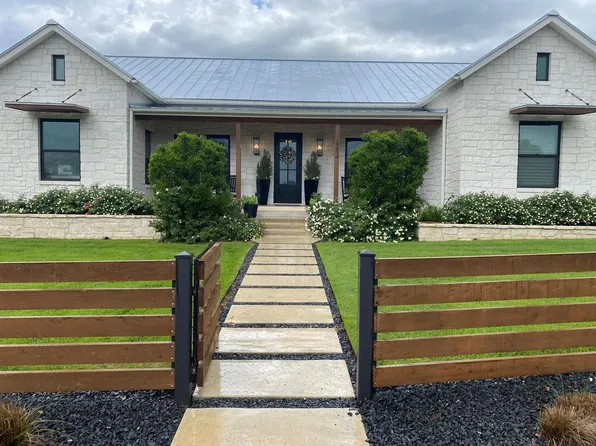2214 Stone Mdw #8, Fredericksburg, TX 78624