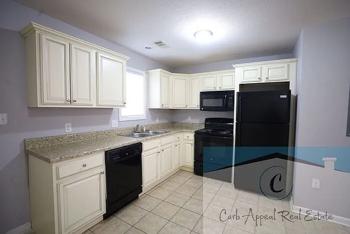 1209 Warren St #B — Photo 4