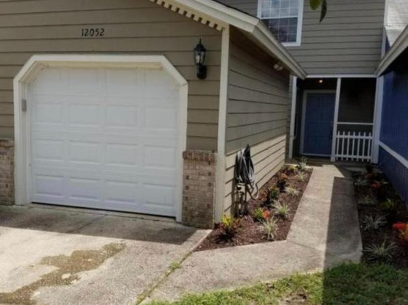 12052 Cobblewood Ln N