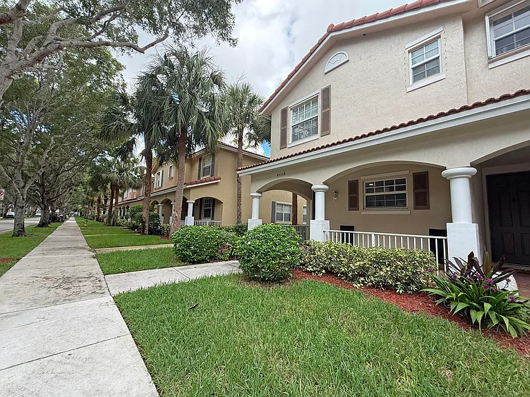 4533 Highgate Dr #B — Photo 2
