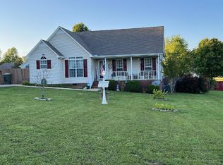 5 Summerfield Dr, Fayetteville, TN 37334